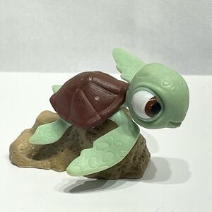 Disney Pixar Finding Nemo Squirt turtle toy figure Great Condition